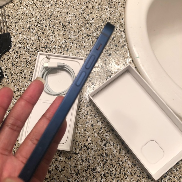 iPhone 12 - Picture 6 of 6